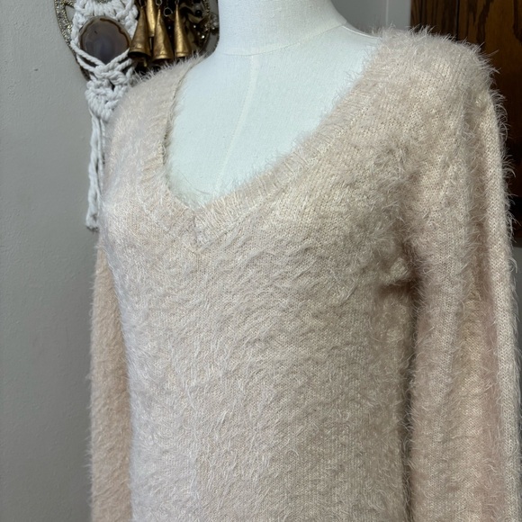 Capezio Light Peach Cream Fuzzy Pullover Sweater Size Small - Picture 3 of 6